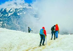 manali to hampta pass taxi